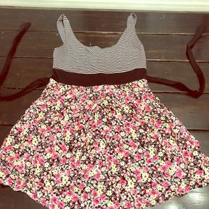 Short flowery dress